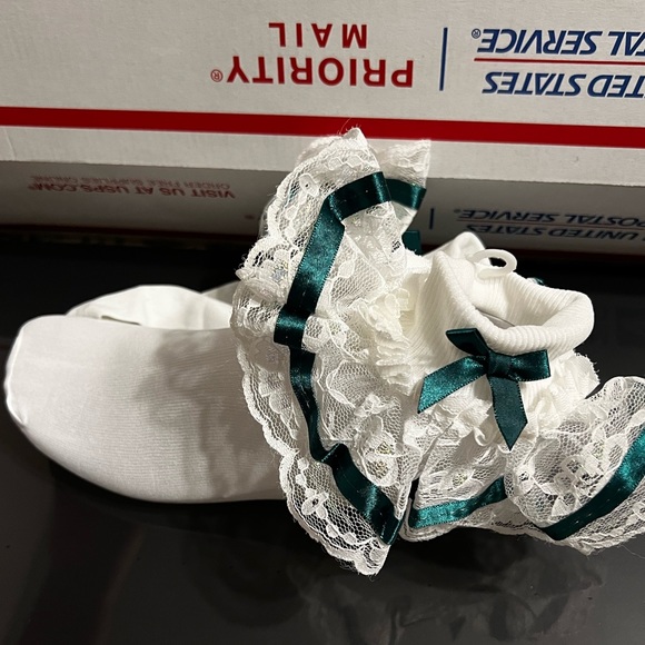 Vintage NWT Pair Hip Hop Ruffled Gold Metallic Lace Ribbon Bows Pageant Socks - Picture 1 of 13